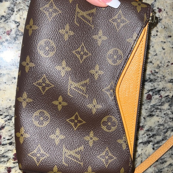 Louis Vuitton Handbags - Authentic Louis Vuitton Monogram Pallas Clutch/Crossbody Safran
